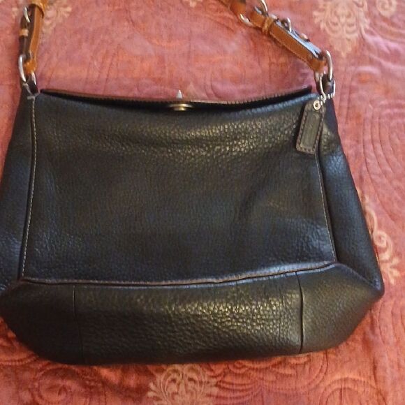 Elegant Black Leather Shoulder Bag - Picture 1 of 9